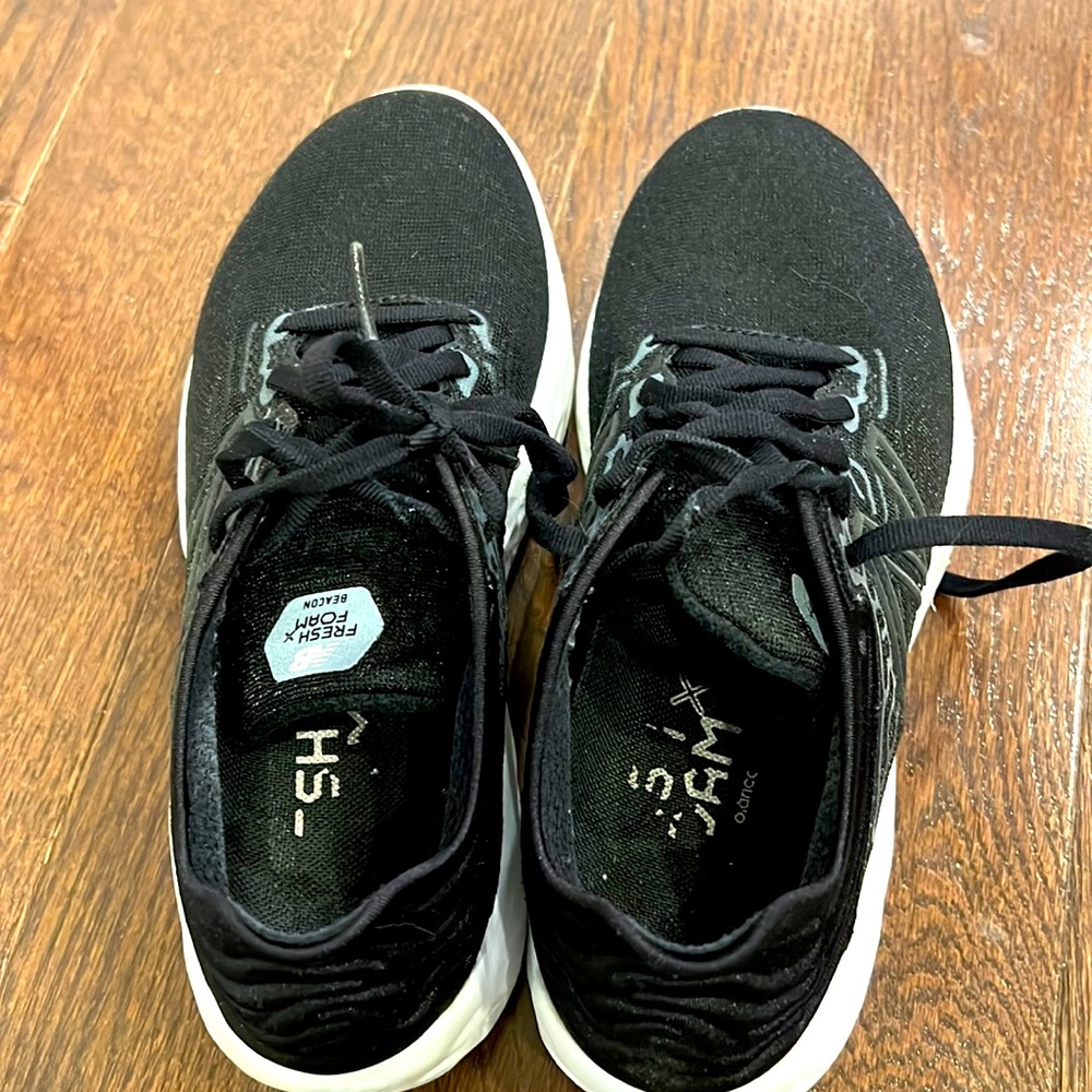 New balance tennis shoes black Fresh Foam beacon